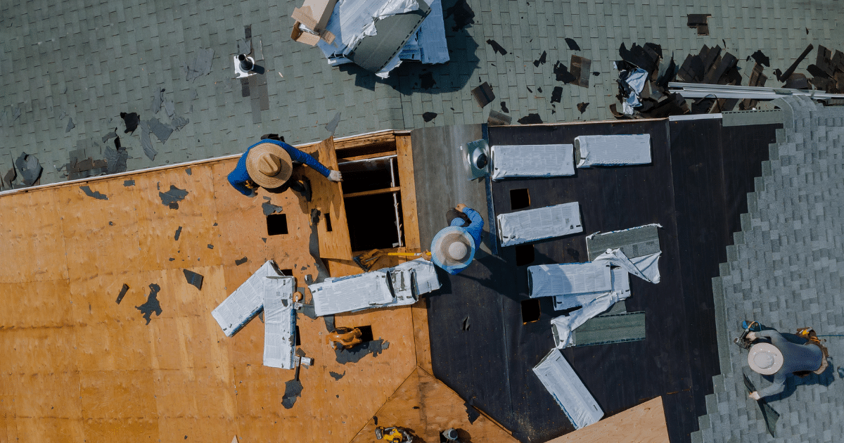 Roof repair Florida – roofer inspecting storm damage on a Florida home